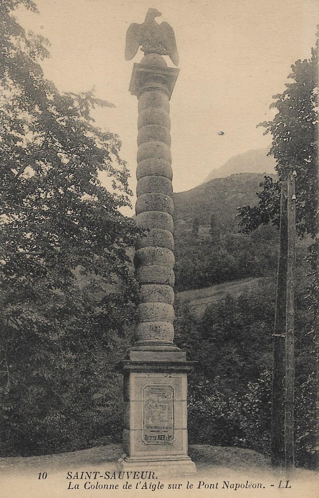 /France/FR_place_1903-1938_SAINT-SAUVEUR. La Colonne de l'Aigle.jpg